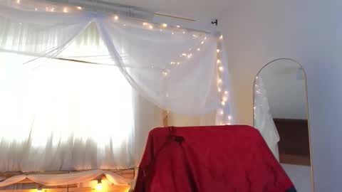 loreanis online show from October 10, 8:25 pm