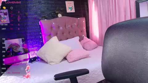 Loren online show from November 11, 7:55 pm