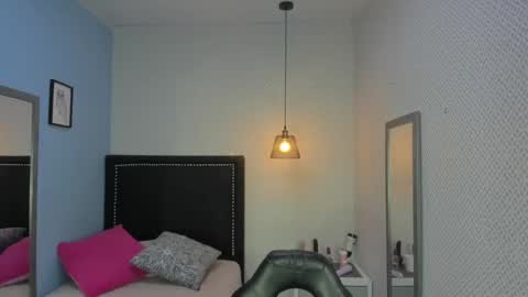 lorenadavies online show from February 19, 12:33 pm