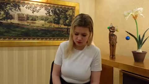 Hello guys Im Maya and this my first month here online show from January 17, 4:20 am