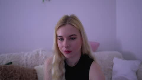 Lorrie online show from April 5, 11:42 am