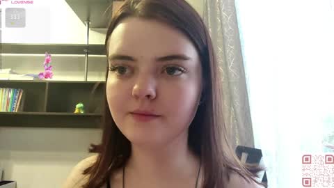Esma online show from May 26, 10:03 am