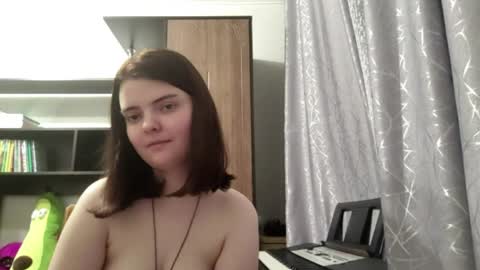 Esma online show from May 8, 4:43 pm