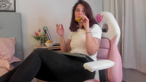 Snapshot of lourreinstounn chatting on December 12, 2:04 am Lourrein Stoun   Independiente online show from December 12, 2:04 am