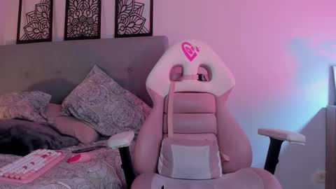 Snapshot of lourreinstounn chatting on February 11, 11:44 pm Lourrein Stoun   Independiente online show from February 11, 11:44 pm