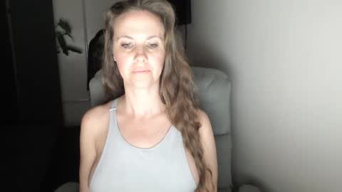 LoVe On  online show from November 9, 12:56 pm