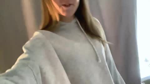 Ella online show from November 14, 5:40 am