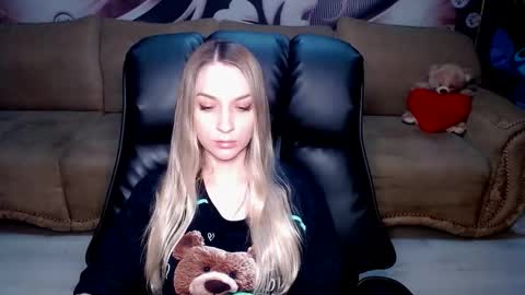 Snapshot of lovellymalina chatting on September 13, 4:15 pm private open online show from September 13, 4:15 pm