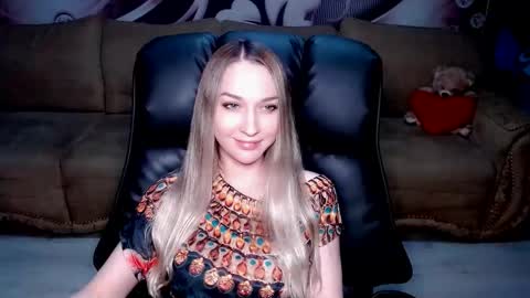 Snapshot of lovellymalina chatting on October 15, 4:31 pm private open online show from October 15, 4:31 pm