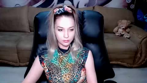 Snapshot of lovellymalina chatting on March 11, 7:03 pm private open online show from March 11, 7:03 pm