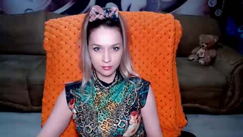 Snapshot of lovellymalina chatting on February 21, 3:21 pm private open online show from February 21, 3:21 pm