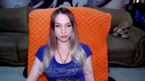 Snapshot of lovellymalina chatting on March 3, 7:04 am private open online show from March 3, 7:04 am