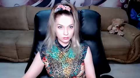 Snapshot of lovellymalina chatting on March 11, 9:02 am private open online show from March 11, 9:02 am
