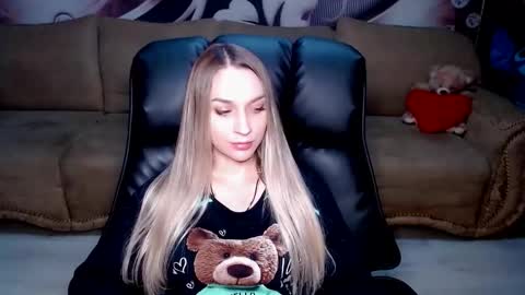 Snapshot of lovellymalina chatting on September 27, 4:03 pm private open online show from September 27, 4:03 pm