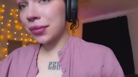 Elsa online show from December 2, 7:10 am