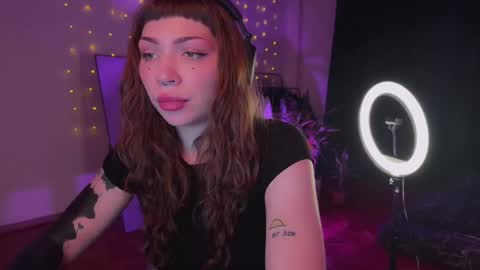 Elsa online show from December 2, 5:46 pm