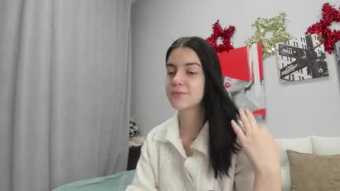lovely__audrey online show from December 16, 8:20 am