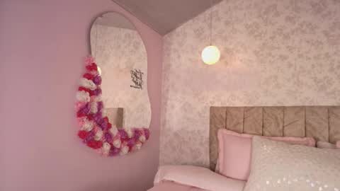 lovely_julls online show from February 25, 5:44 pm