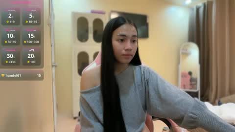 lovely_leah23 online show from April 12, 7:49 pm