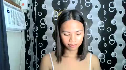 YVONNE online show from September 9, 2:39 pm