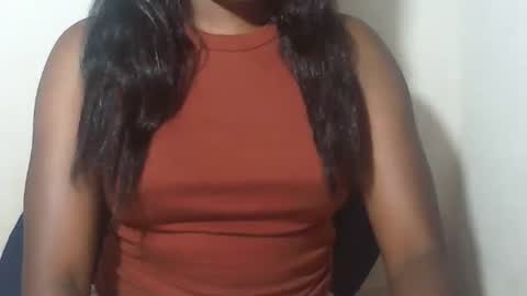 lovelylarra online show from February 13, 4:08 pm