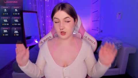 Julia  online show from December 3, 8:38 am