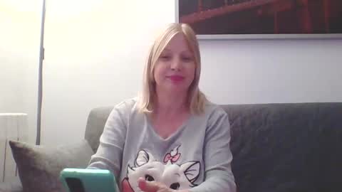 Snapshot of lovestar544963 chatting on December 5, 3:39 pm Marlyn online show from December 5, 3:39 pm