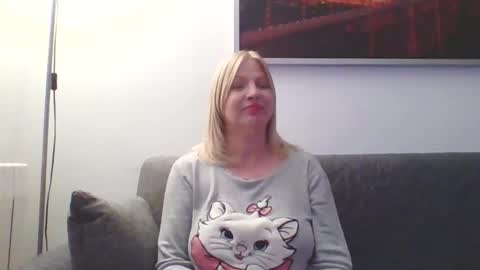 Snapshot of lovestar544963 chatting on December 10, 12:39 am Marlyn online show from December 10, 12:39 am