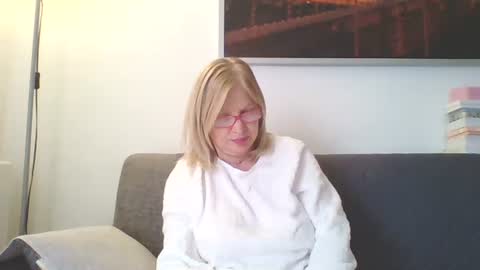 Snapshot of lovestar544963 chatting on December 18, 2:17 pm Marlyn online show from December 18, 2:17 pm