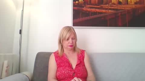 Snapshot of lovestar544963 chatting on October 28, 1:28 pm Marlyn online show from October 28, 1:28 pm