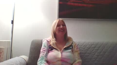 Marlyn online show from April 2, 10:07 pm