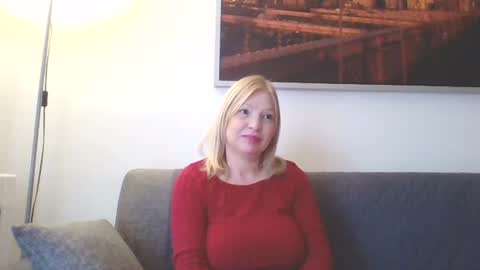 Snapshot of lovestar544963 chatting on December 19, 12:01 pm Marlyn online show from December 19, 12:01 pm