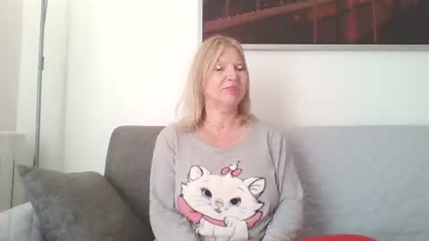 Snapshot of lovestar544963 chatting on December 21, 2:04 pm Marlyn online show from December 21, 2:04 pm