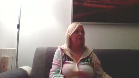 Marlyn online show from March 6, 9:32 pm