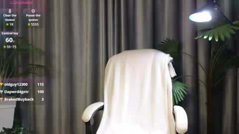 lowkeywild_ online show from July 7, 7:23 am