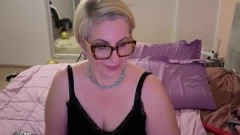 luana online show from December 18, 2:38 am