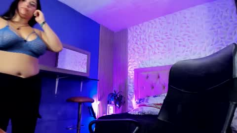 Snapshot of lucia_ht chatting on October 1, 2:05 am LUCIA online show from October 1, 2:05 am