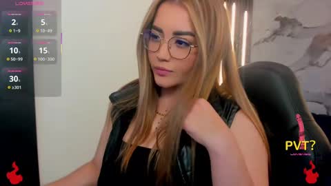 Snapshot of lucia_star_ chatting on October 7, 7:29 pm lucia star  online show from October 7, 7:29 pm