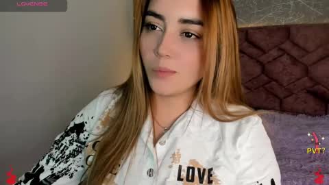 Snapshot of lucia_star_ chatting on December 5, 7:17 pm lucia star  online show from December 5, 7:17 pm