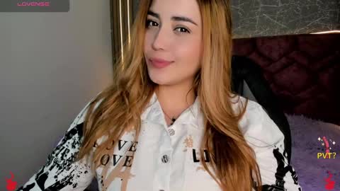 Snapshot of lucia_star_ chatting on December 19, 7:18 pm lucia star  online show from December 19, 7:18 pm