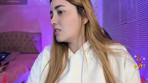 Snapshot of lucia_star_ chatting on February 18, 2:38 am lucia star  online show from February 18, 2:38 am