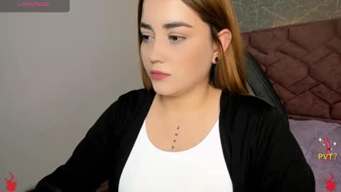 Snapshot of lucia_star_ chatting on December 10, 7:11 pm lucia star  online show from December 10, 7:11 pm