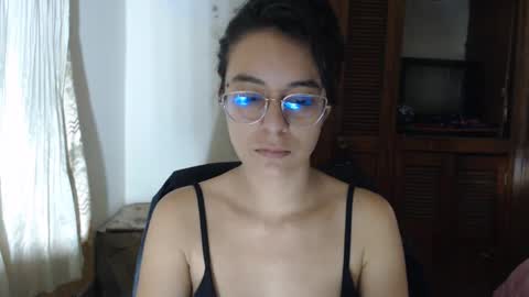 Madelyne online show from December 6, 9:45 pm