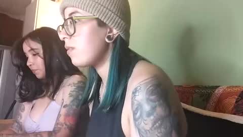 Snapshot of lucianacapisce chatting on February 11, 1:31 am Dani 3 online show from February 11, 1:31 am