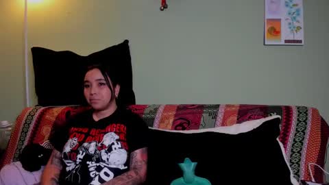 Snapshot of lucianacapisce chatting on February 19, 6:11 am Dani 3 online show from February 19, 6:11 am