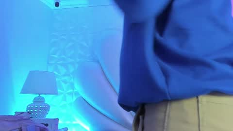    online show from January 6, 11:40 am