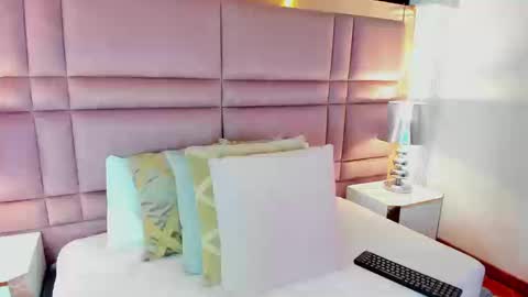  lucia wallace  online show from September 23, 10:19 pm