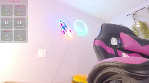 Lucie   online show from March 11, 9:39 pm