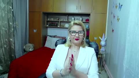 Lucille Fenly online show from February 11, 7:38 pm