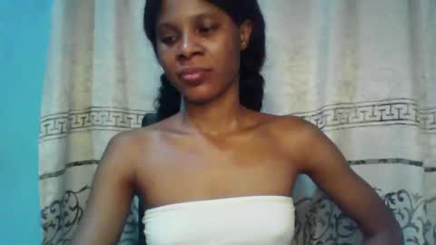 Snapshot of luckymadequeen chatting on February 13, 11:58 pm Gloria online show from February 13, 11:58 pm